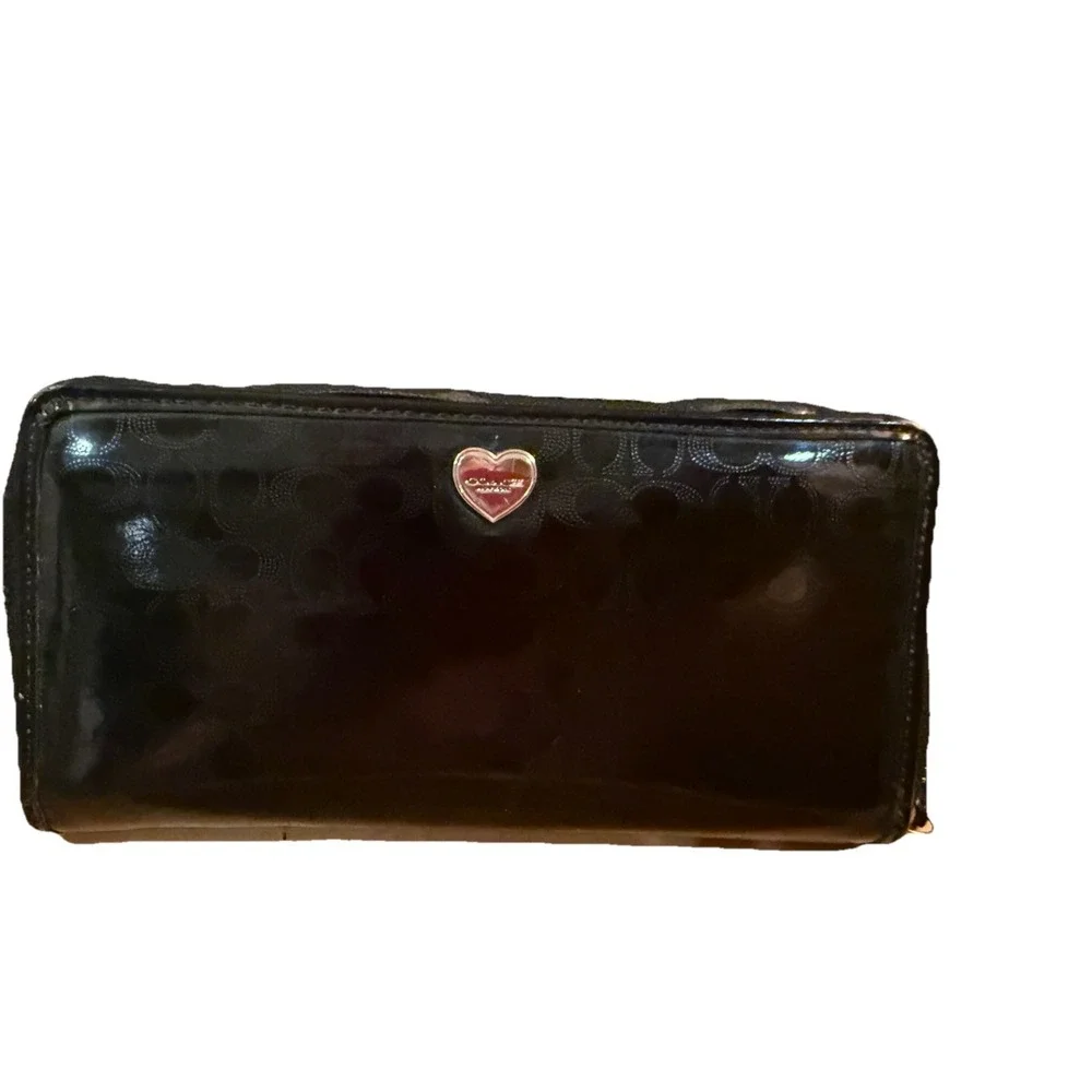 Coach Perforated Embossed Liquid Gloss Leather Black Accordian Zip Wallet Logo❤️